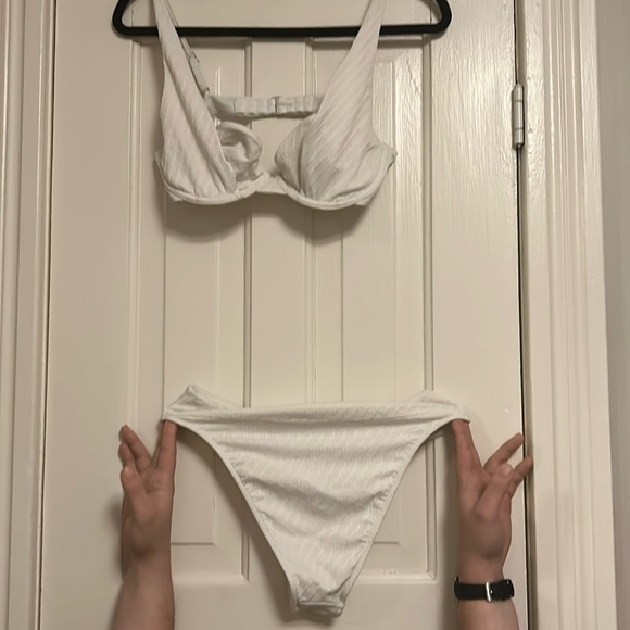 White Abercrombie and fitch bikini - textured size M - Picture 1 of 4